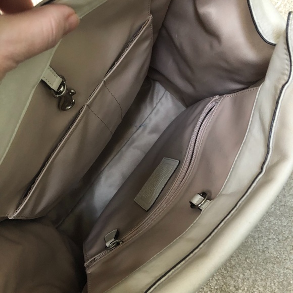 White Coach purse with snakeskin like detail - Picture 8 of 10